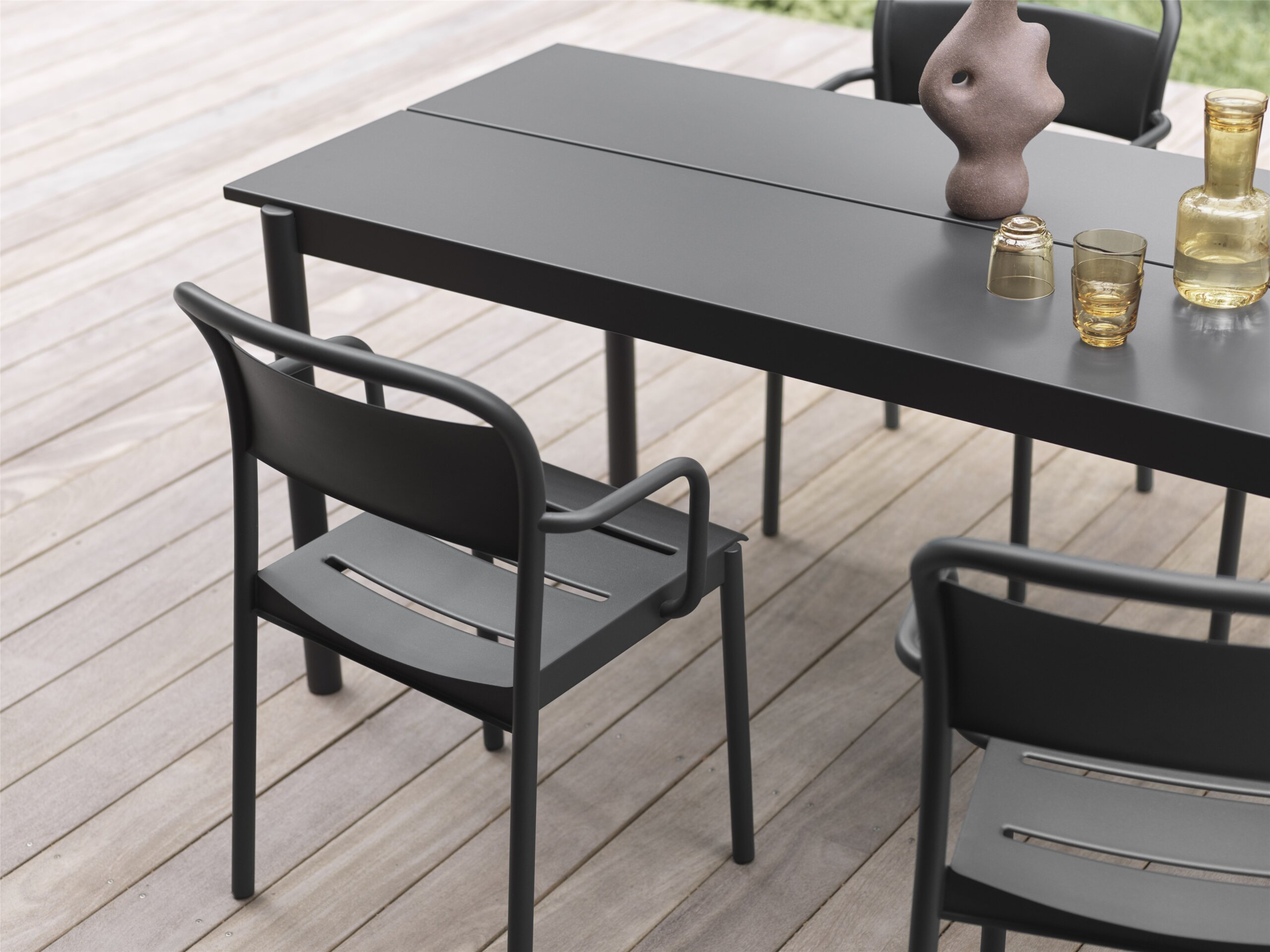 Linear-steel-table-200-linear-steel-armchair-black-raise-carafe-glass-20-cl-burnt-orange-muuto-org_150.jpg